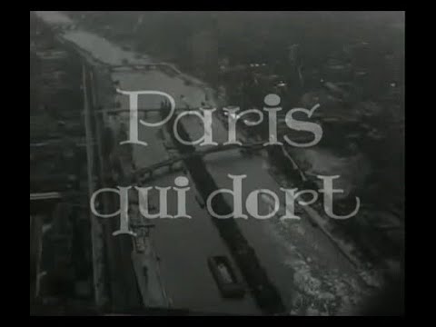 Paris qui dort [Paris Asleep] (René Clair, 1925): Opening scene