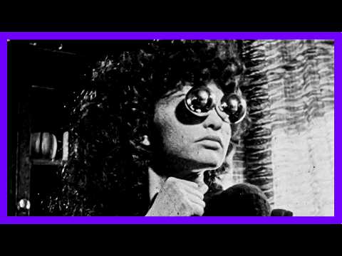 Meshes of the Afternoon (1943) | Experimental Avant-Garde Classic | Courtesy of @REVOIRVIDEO